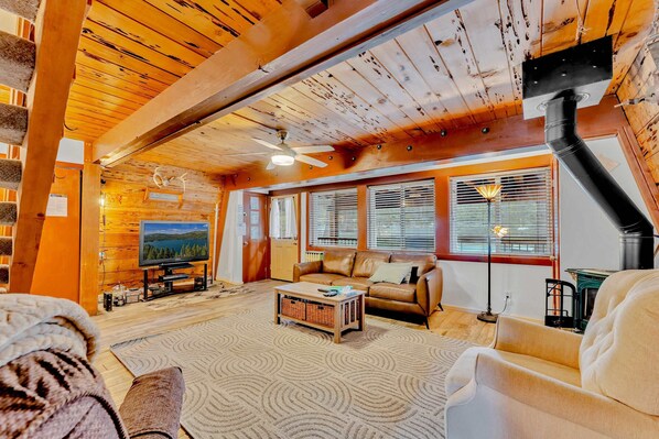 Living Room: Couch, 2 chairs, gas fireplace, 42“ TV, ample natural light, open layout with main living space