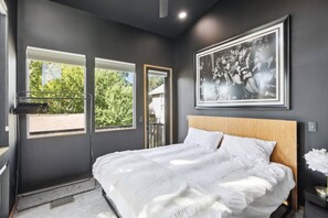 Upstairs master bedroom with comfortable king sized mattress