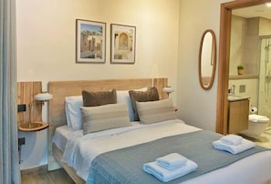 Bedroom | Bed | Towels