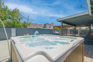 Hot tub 