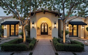Private Courtyard to Main Entrance