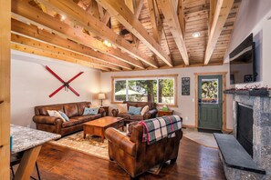 Cedarwood - Living Area