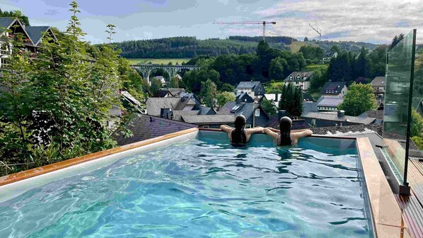 Pool exklusiv für INGEs Gäste