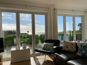 Living space - stunning sea views
