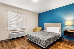 Unit with 1 Queen size bed