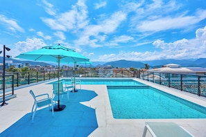 Rooftop pool