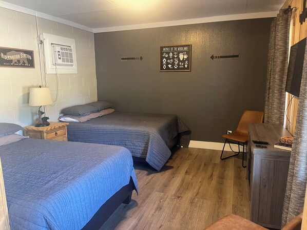 2 Queen Beds 