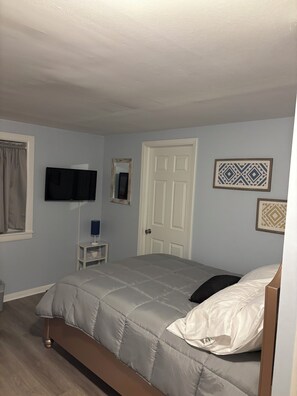 Lower bedroom 1 full size bed and 1 queen Murphy bed