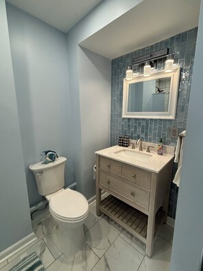 Downstairs full size bath