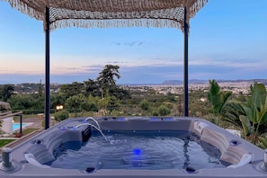 Bain à remous extérieur