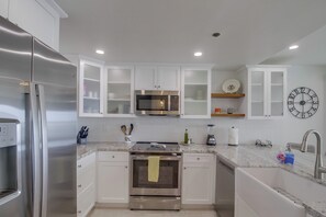Fully equipped for meals at home! New stainless steel appliances including dual-door refrigerator with water filter, dishwasher and a farmhouse sink