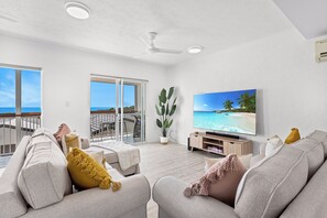 Lounge room (2)