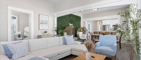Perfect for unwinding after a day of exploring Tampa. With plenty of seating and a smart TV, it’s the ideal spot to relax, binge-watch your favorite shows, or enjoy quality time with friends and family.