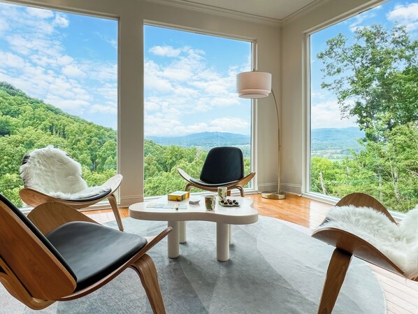 Welcome to Bailey Peak Retreat - a treetop haven in the NC Smokies!