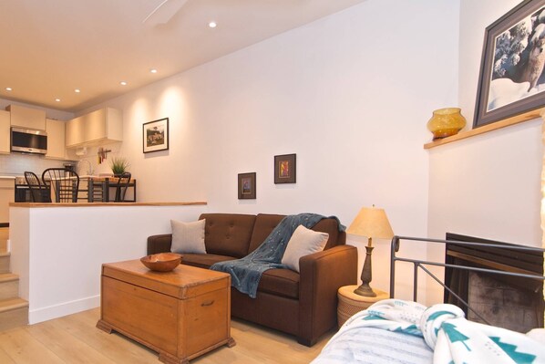 Cozy sunken living room with Sofa ( queen pullout) plus Day bed ( single)