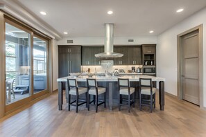 Flooring, Hardwood, Indoors, Floor, Room