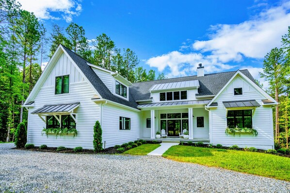 Welcome to your luxurious getaway, a stunning brand new modern retreat nestled in nature, offering the perfect blend of elegance and comfort for your Lake Anna escape.