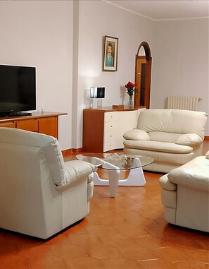 House Revolution Style FC nel cuore di Oliveto Citra,Via Roma 90 info 3314655869