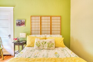Queen sized bed with plenty of pillows.