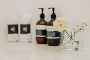 Bathroom amenities