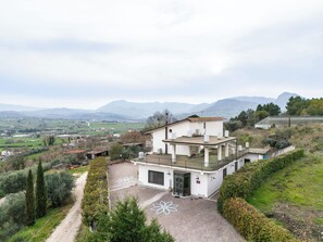 Vista frontal de la propiedad