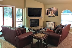 Large HD TV, Surround Sound, DVD, Cox Cable