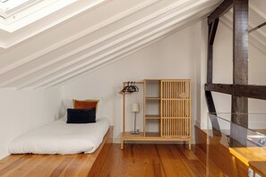 Bedroom 3, single bed.