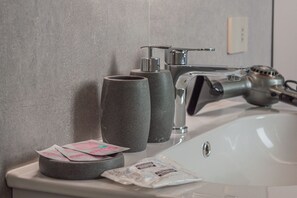 Bathroom amenities