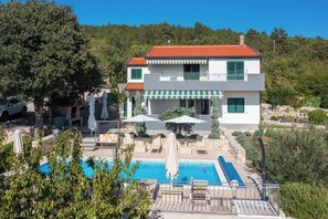 Welcome to your luxurious retreat where comfort meets elegance