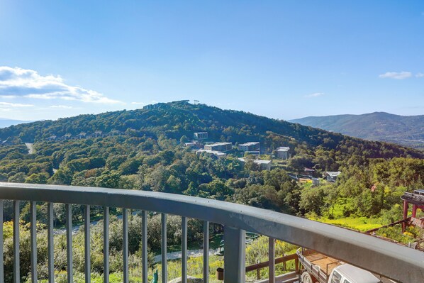 Sugar Mountain Vacation Rental | 2BR | 2BA | Steps to Access | 988 Sq Ft