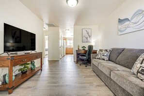 Living Room | Sleeper Sofa | Central A/C & Heat | Single-Story Townhome