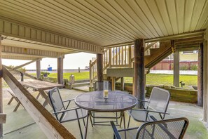 Covered Patio | Outdoor Dining | Walk to Beach
