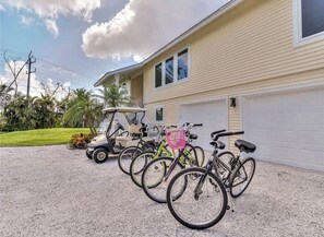 Included in rental is use of golf cart and 3 bikes with helmets and locks.