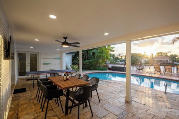 Outdoor dining