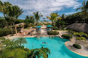 Ocean and Golf Five Bedrooms Villa (104)