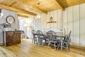 Dining Room | Dishware/Flatware Provided | 2nd Floor