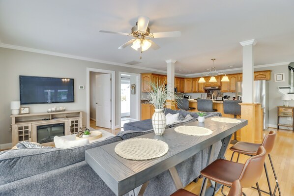 Deale Vacation Rental | 5BR | 3.5BA | 2,500 Sq Ft | Stairs Required