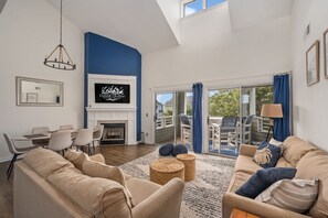 PCBV325: Anchor's Away | ML Living Area - Deck Access
