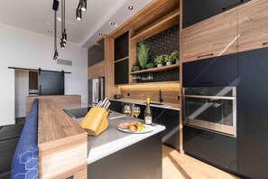 Gourmet kitchen, summer vibes.