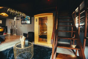 LOVE ROOM-08-min