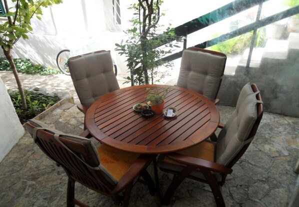 Outdoor dining