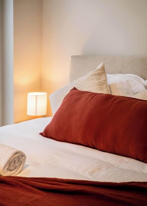 Romantic double bedroom (We provide prepared beds with high-quality bed linen)