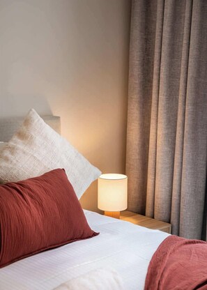 Romantic double bedroom (We provide prepared beds with high-quality bed linen)