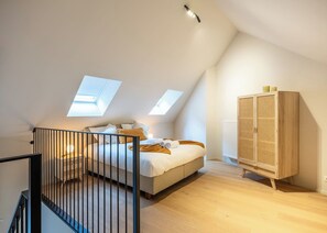 Romantic double bedroom (We provide prepared beds with high-quality bed linen)