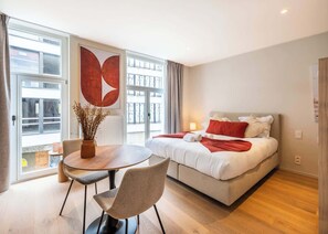 Fantastic studio in the heart of Ghent with high-quality materials and finishes.