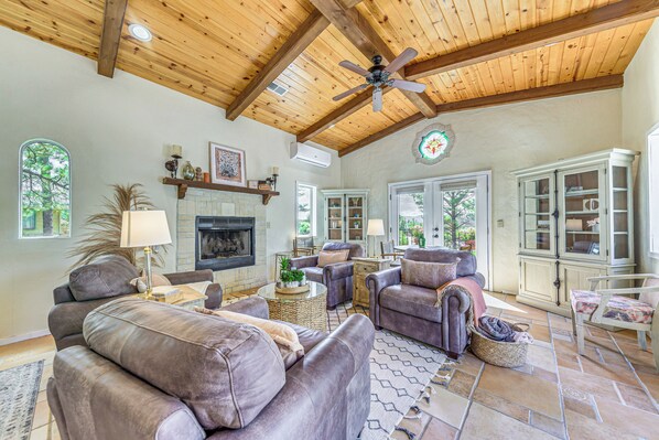 Ruidoso Vacation Rental | 2BR | 2BA | 1,700 Sq Ft | 2 Steps to Access