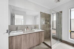 Ensuite for Master
