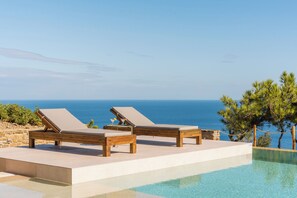 The pool area is equipped with 2 sun beds