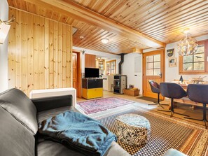 Furniture, Property, Building, Comfort, Wood, Interior Design, Architecture, Lamp, Living Room, Flooring