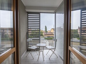 Property, Building, Plant, Wood, Shade, Window, Interior Design, Sky, Table